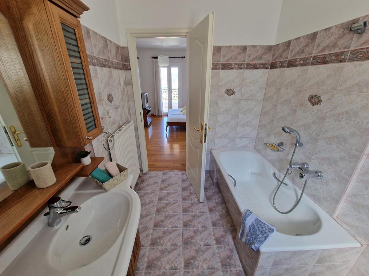 Villa Liana : Luxury Villa With Fantastic Sea View, Near Airport Pórto Ráfti Exteriör bild