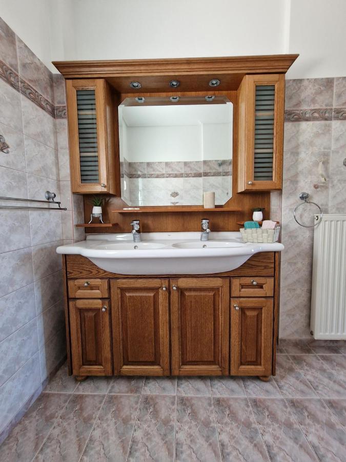 Villa Liana : Luxury Villa With Fantastic Sea View, Near Airport Pórto Ráfti Exteriör bild